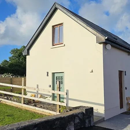 Windswept Loft, 16km To Cliffs Of Moher Apartman *