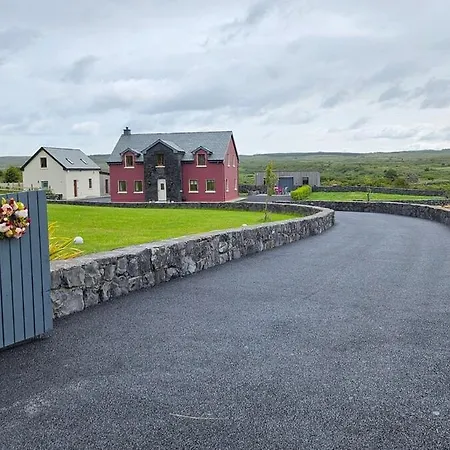 Windswept Loft, 16km To Cliffs Of Moher Appartement