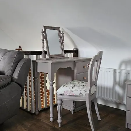 Windswept Loft, 16km To Cliffs Of Moher Apartman