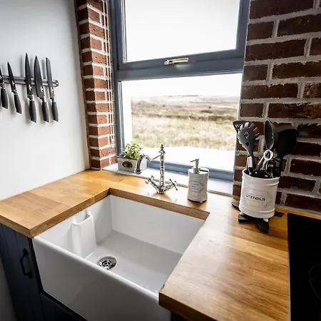 Windswept Loft, 16km To Cliffs Of Moher Appartement